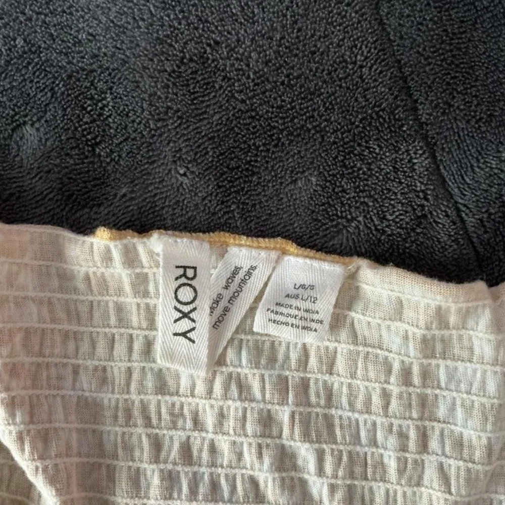 Roxy yellow and white crop top Size L see last picture for imperfections
